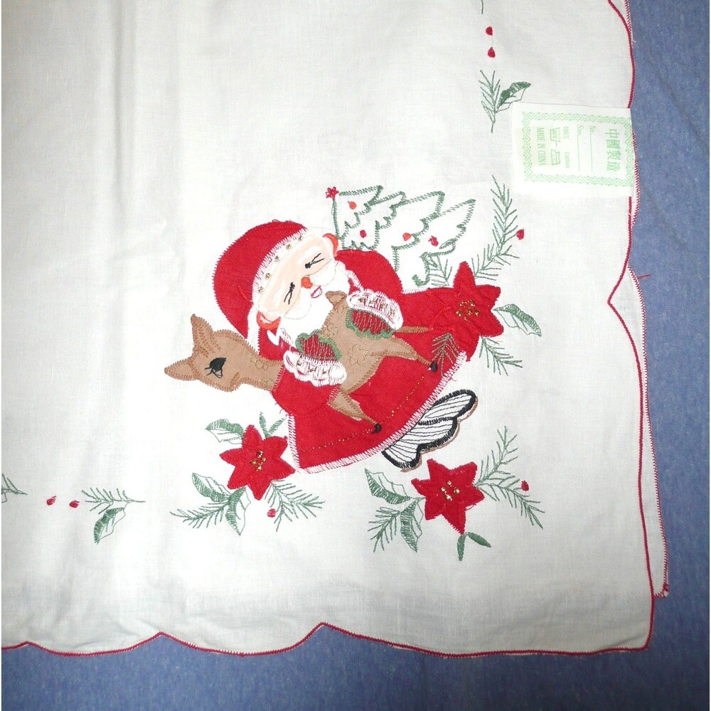 VTG Santa Reindeer Embroidered Tablecloth Scallop Edge Kitschy Retro Christmas